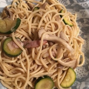 ズッキーニ・ベーコン・きのこのスープパスタ